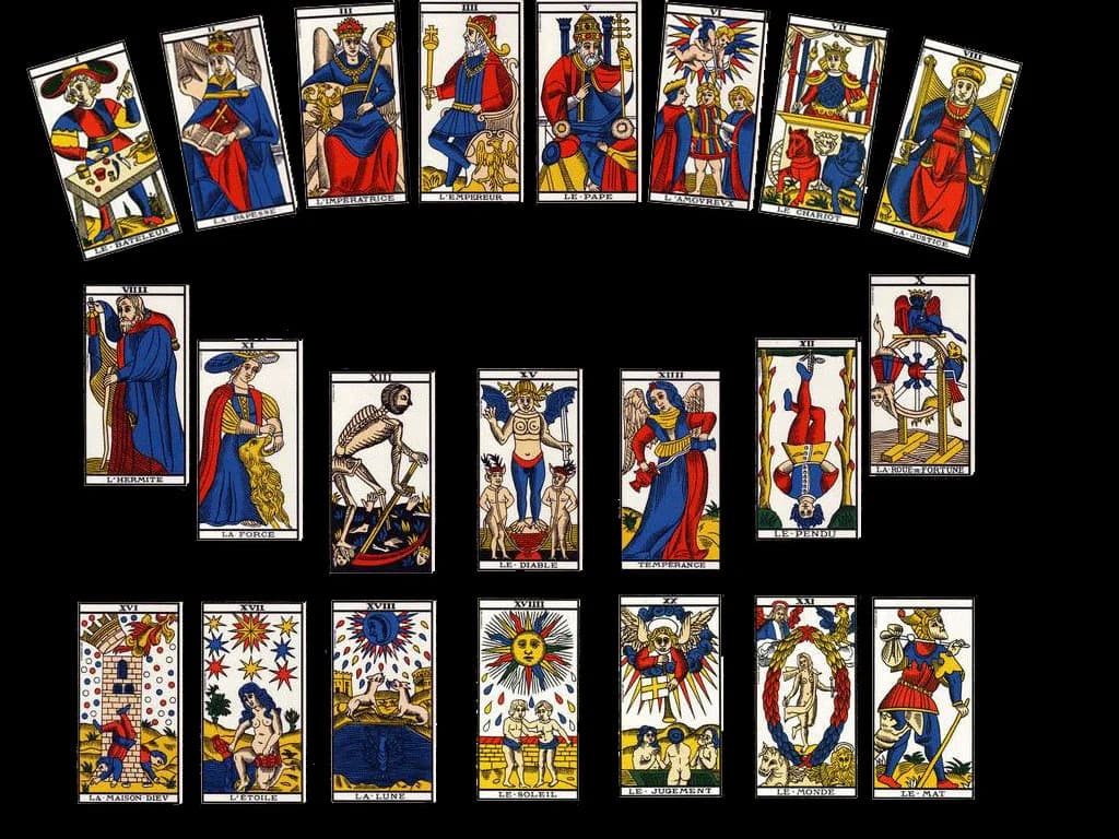 200 exemples de questions à poser au tarot